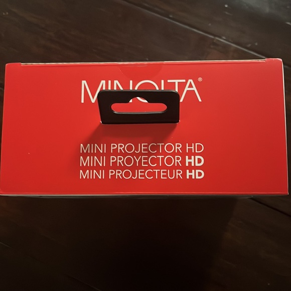 BRAND NEW Minolta Mini Projector HD - Picture 2 of 6